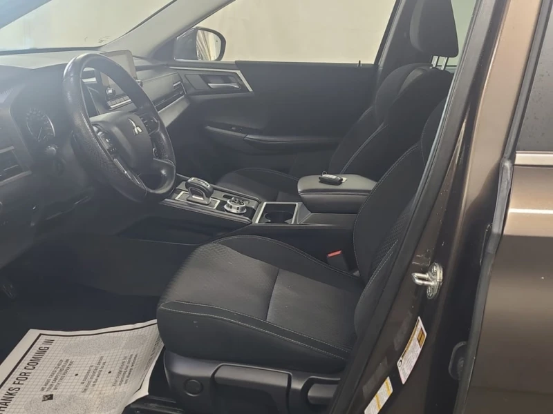 Mitsubishi Outlander * LE * CARFAX * , снимка 9 - Автомобили и джипове - 52840114