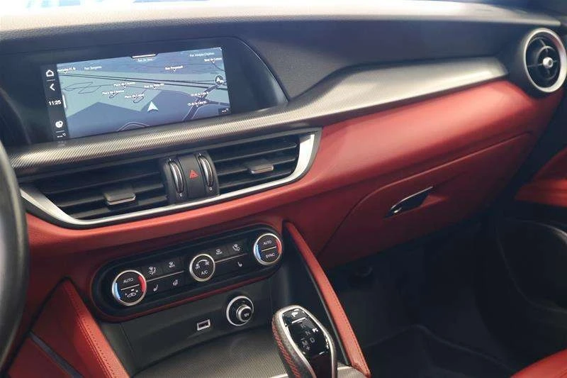 Alfa Romeo Stelvio * TI * CARFAX * ЦЕНА ДО БГ, снимка 11 - Автомобили и джипове - 53308409