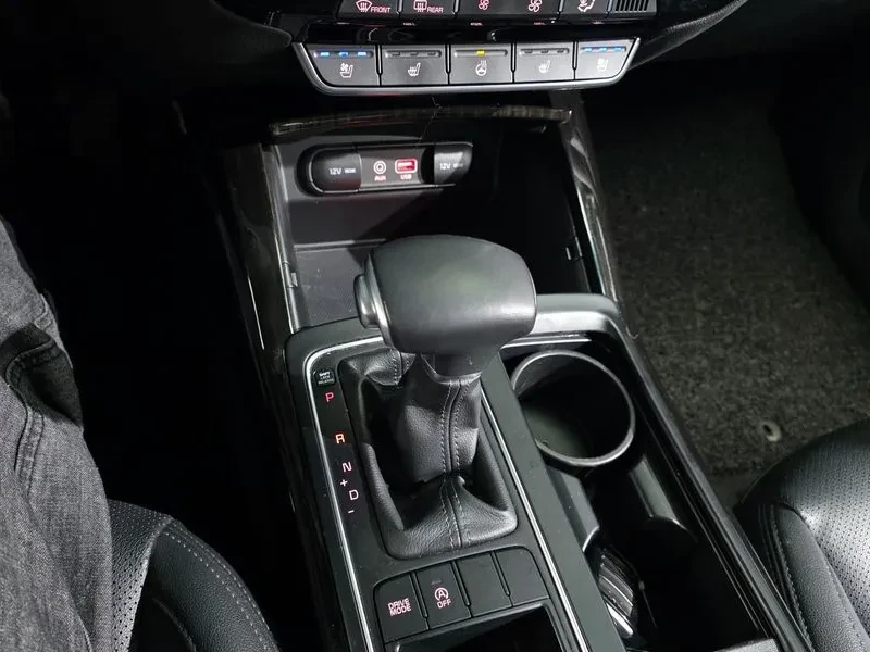 Kia Sorento Diesel 2.0 2Wd Prestige, снимка 9 - Автомобили и джипове - 55278645