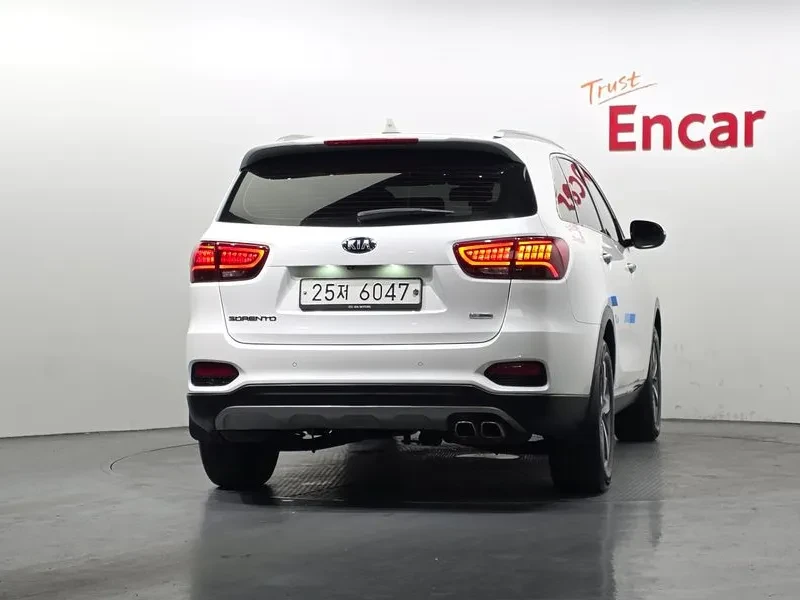 Kia Sorento Diesel 2.0 2Wd Prestige, снимка 4 - Автомобили и джипове - 55278645