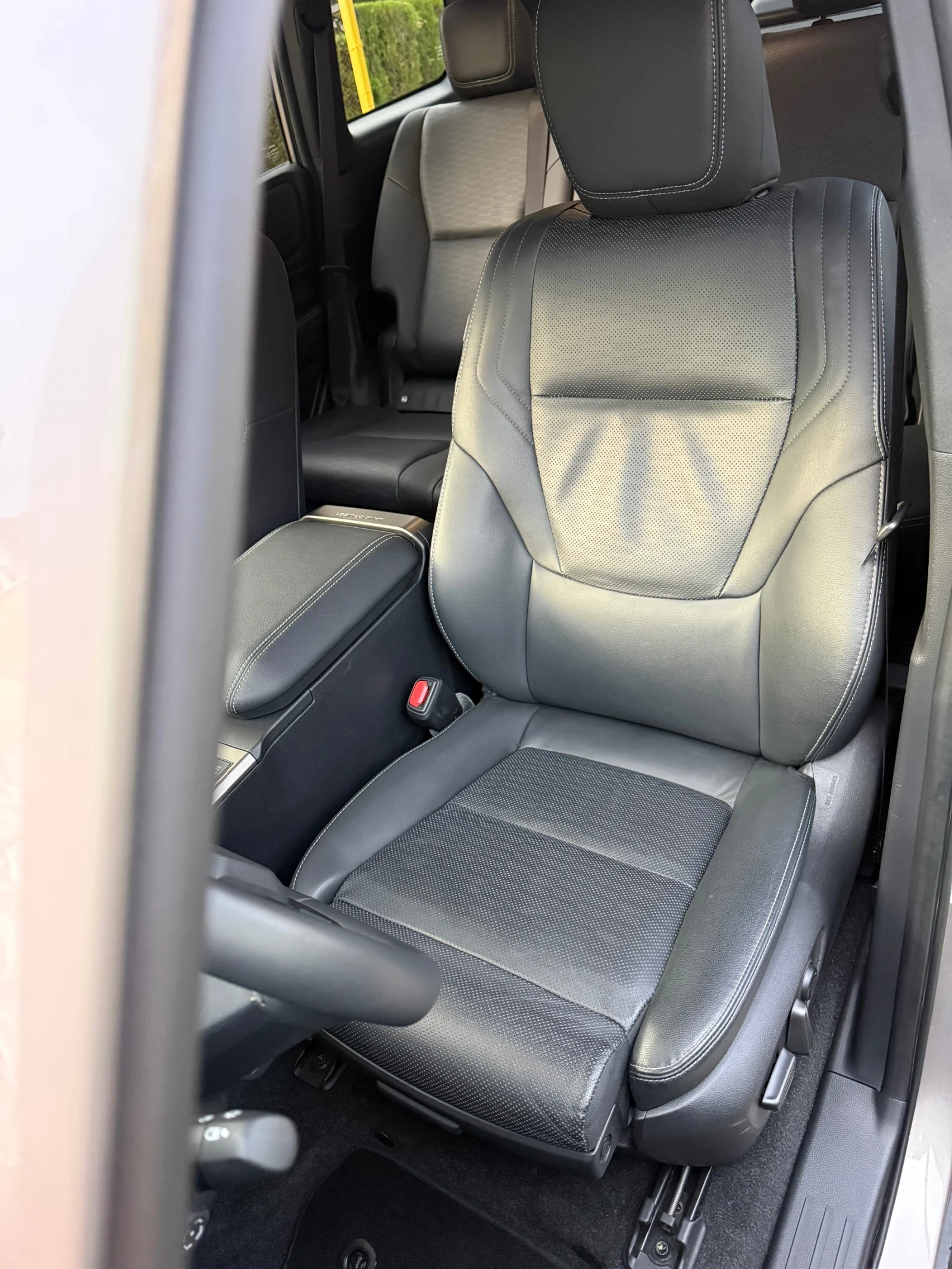 Toyota Land cruiser 250 EXECUTIVE | HEAD UP | КОЖА | 360  | НАЛИЧНА!!! - изображение 9