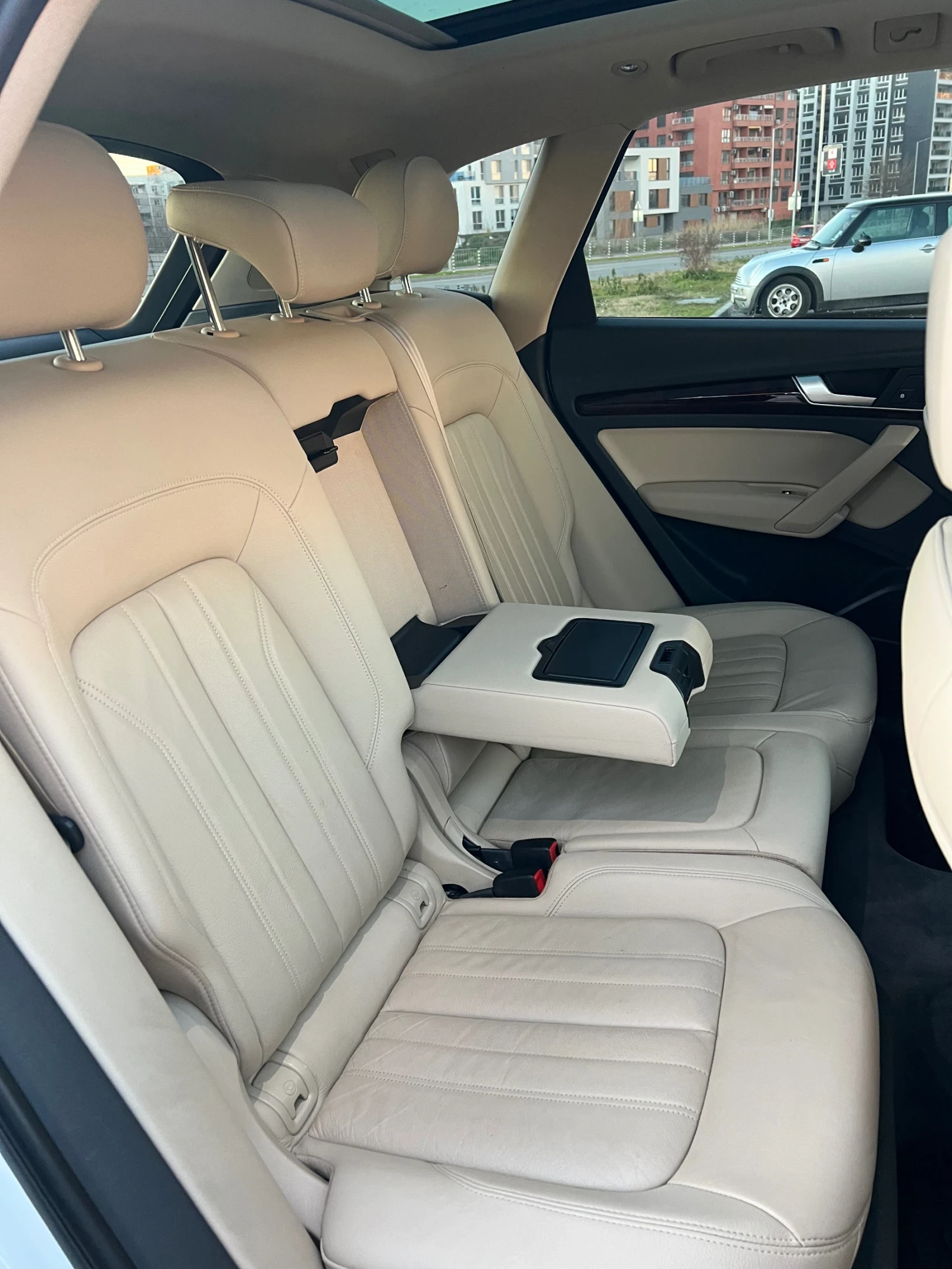 Audi Q5, снимка 5 - Автомобили и джипове - 53999383