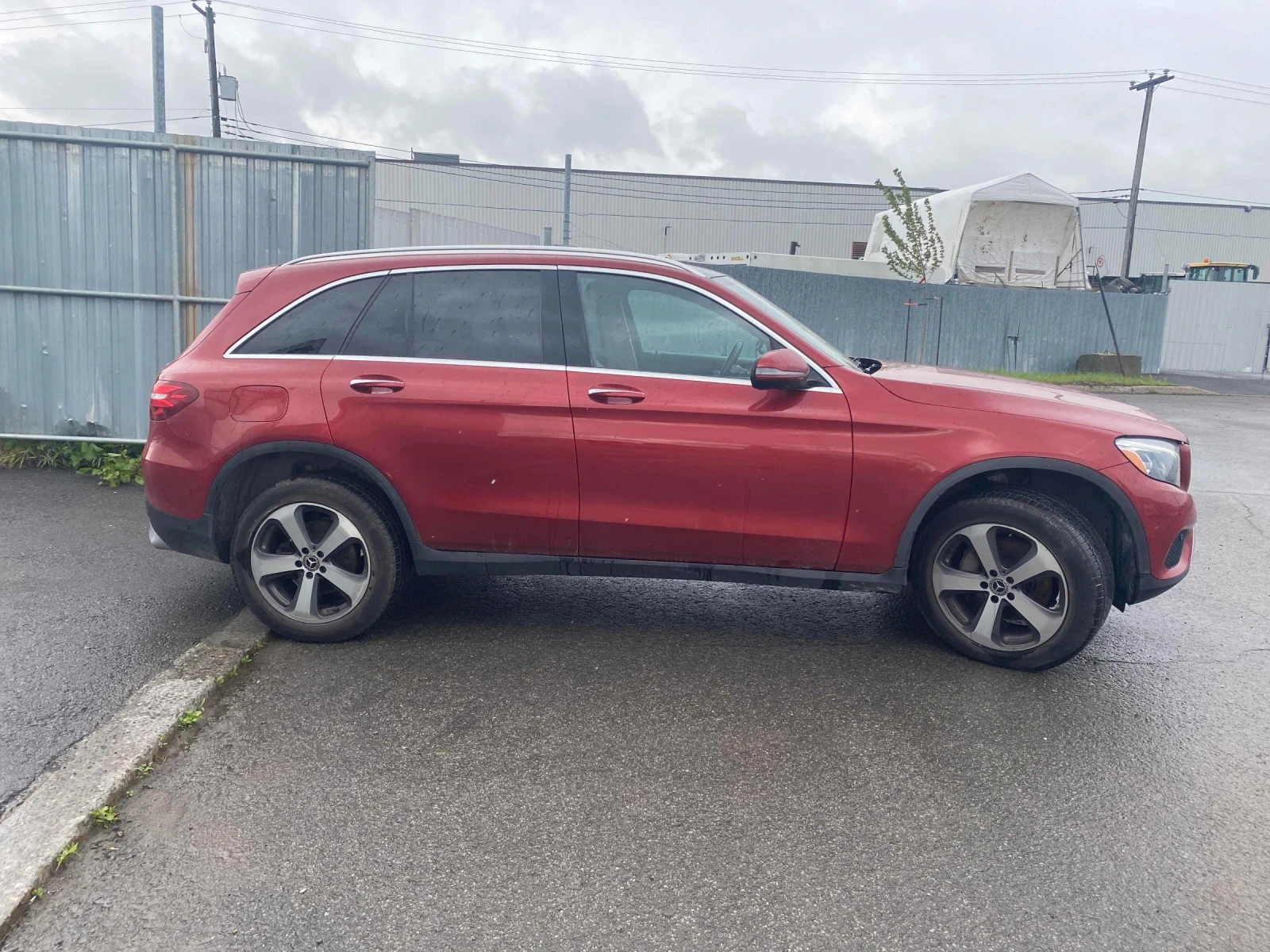 Mercedes-Benz GLC 300 CARFAX * KEYLESS* ДВА КЮЧА* ПОДГРЕВ, снимка 4 - Автомобили и джипове - 55037957