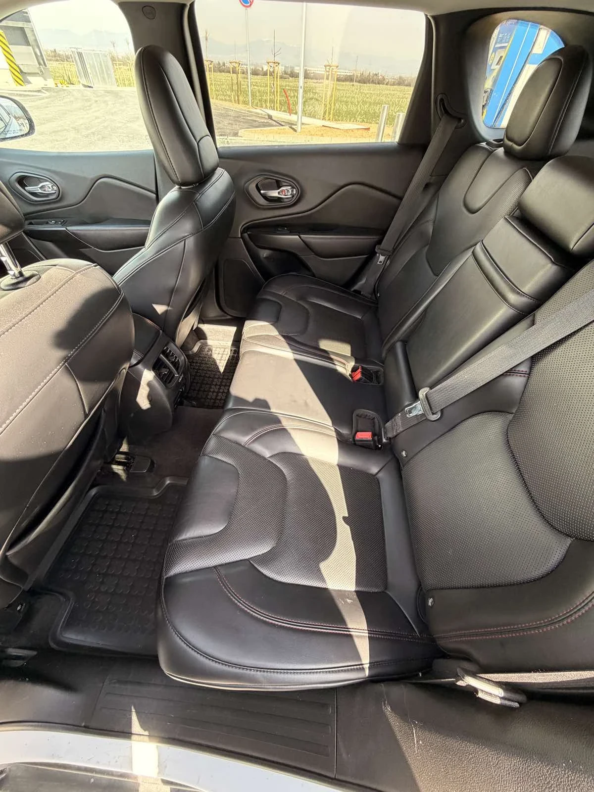 Jeep Cherokee, снимка 10 - Автомобили и джипове - 56560011