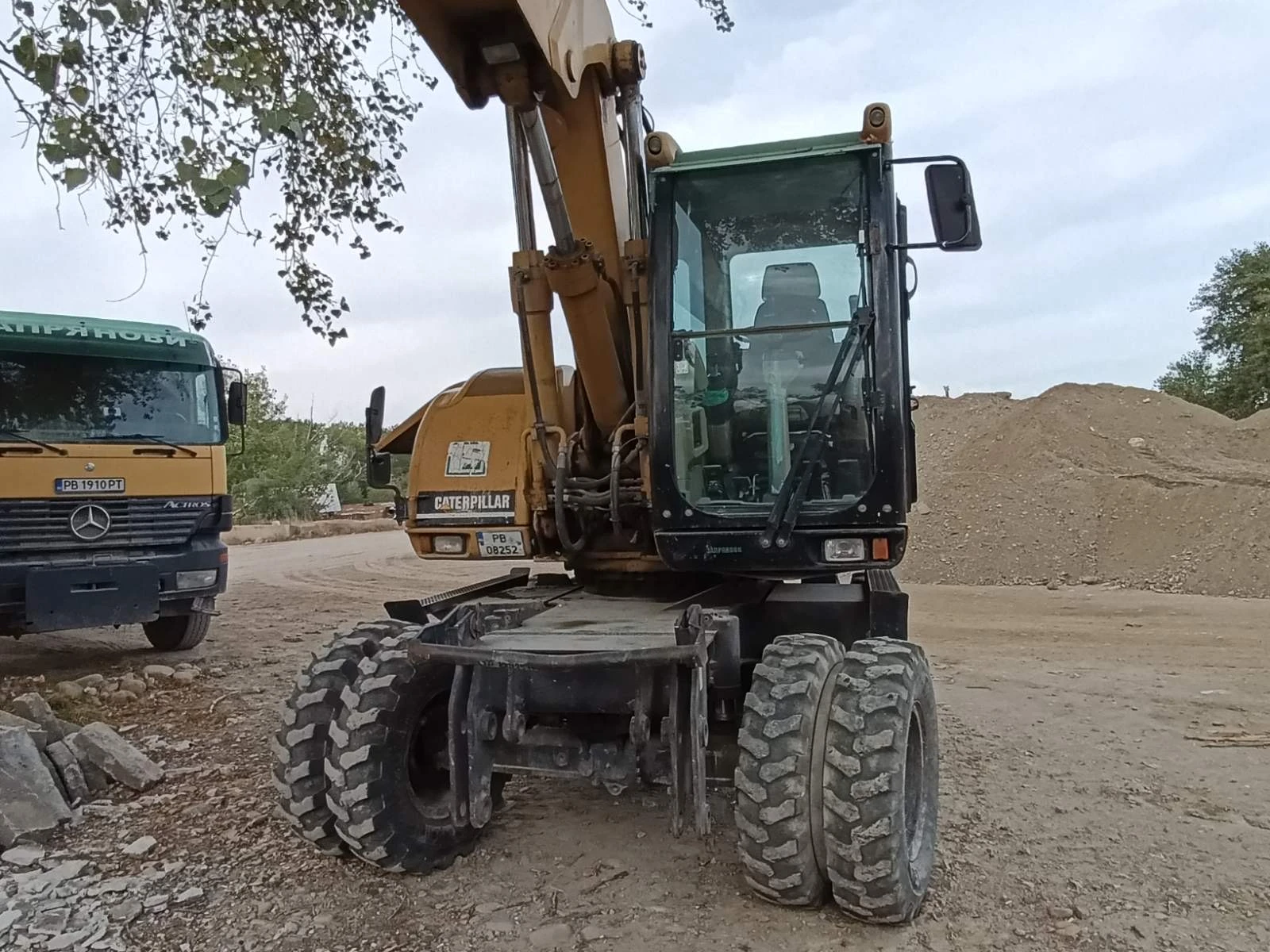 Багер Caterpillar M318C, снимка 2 - Индустриална техника - 56323926