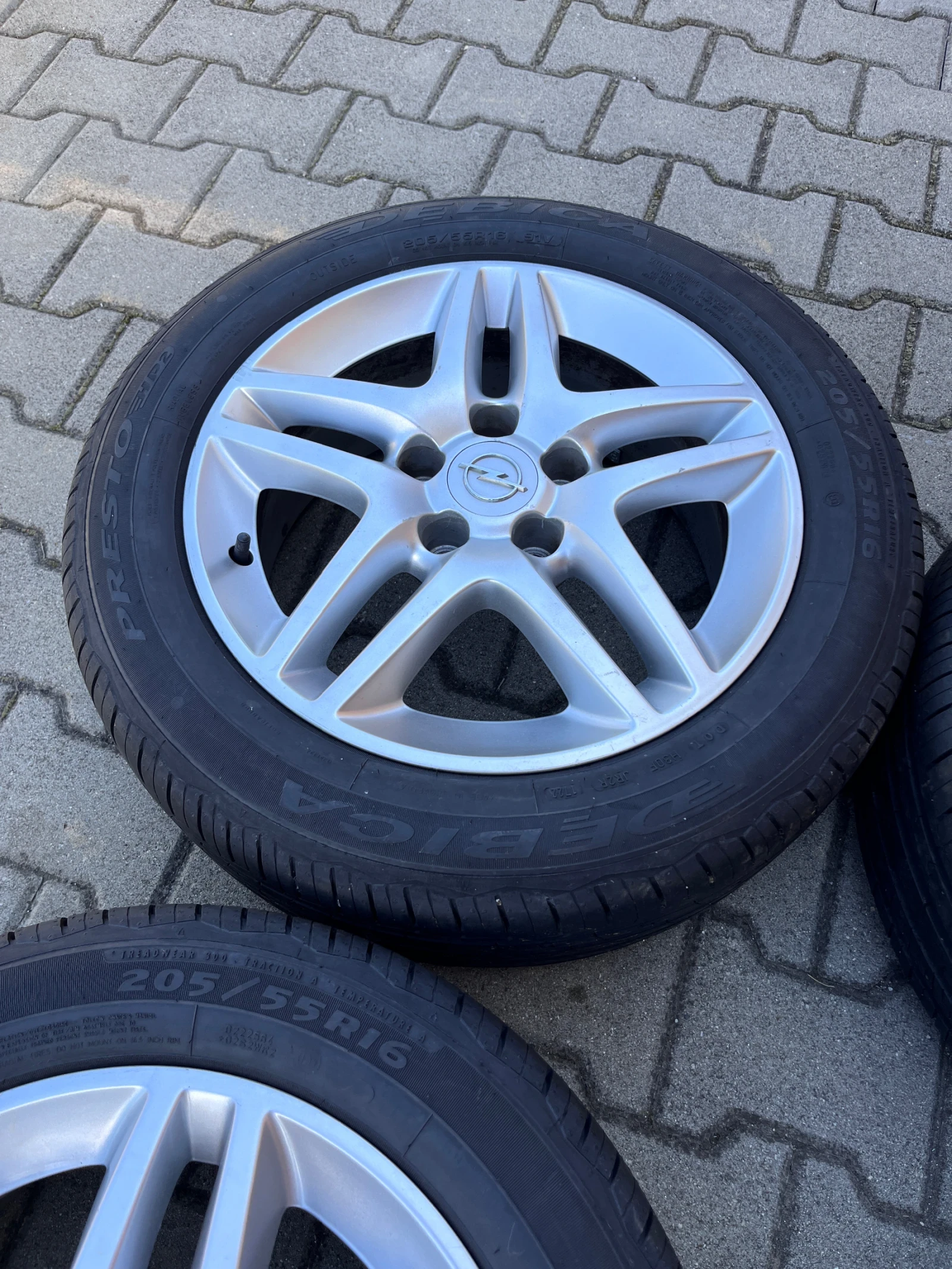 Гуми с джанти Debica 205/55R16, снимка 5 - Гуми и джанти - 54007370