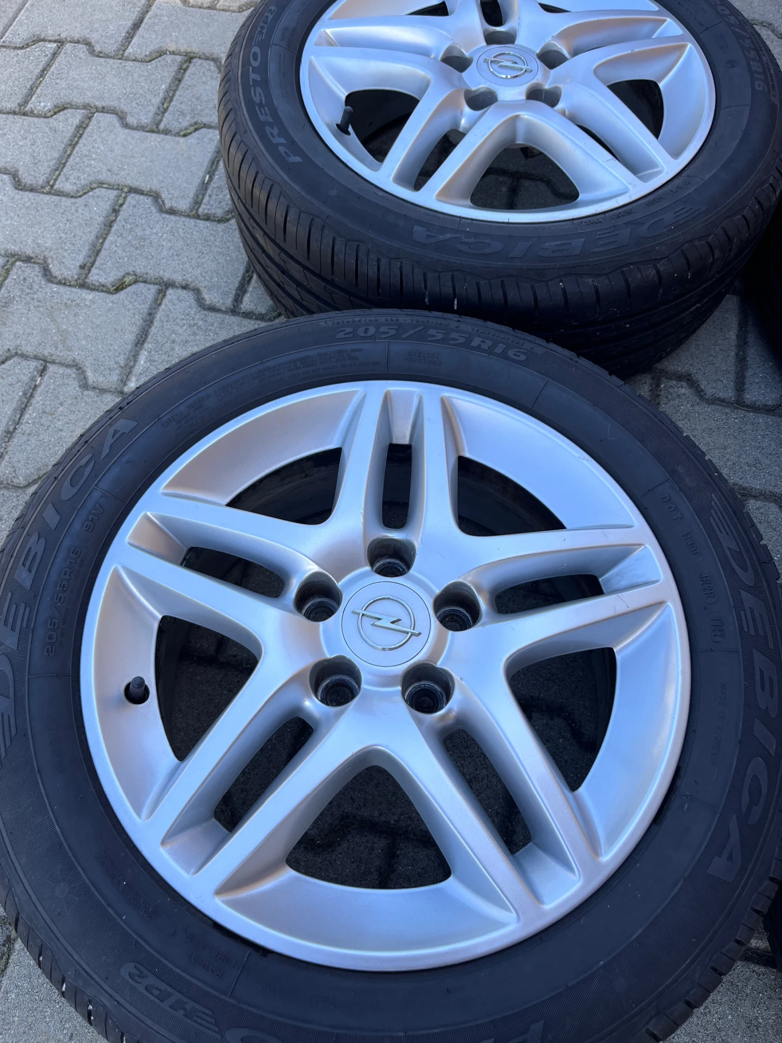 Гуми с джанти Debica 205/55R16, снимка 4 - Гуми и джанти - 54007370
