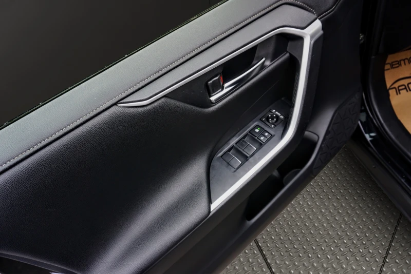 Toyota Rav4 2.5 Hybrid , снимка 6 - Автомобили и джипове - 38824295