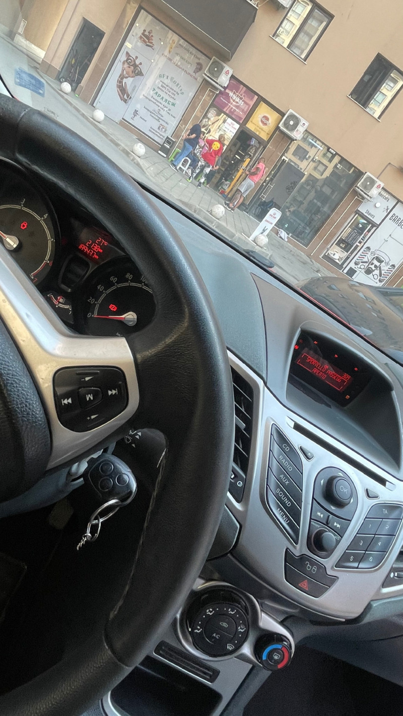 Ford Fiesta 1.25 бензин, снимка 6 - Автомобили и джипове - 44518364