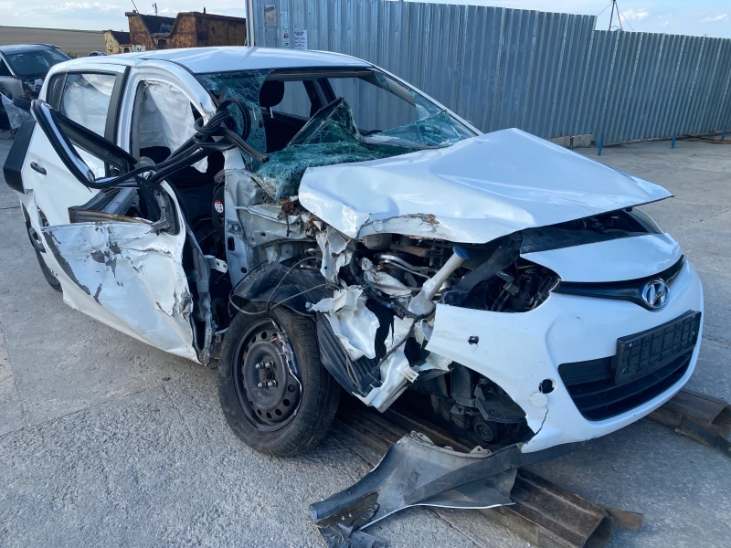 Hyundai I20 1.1 CRDI, снимка 2 - Автомобили и джипове - 46876521