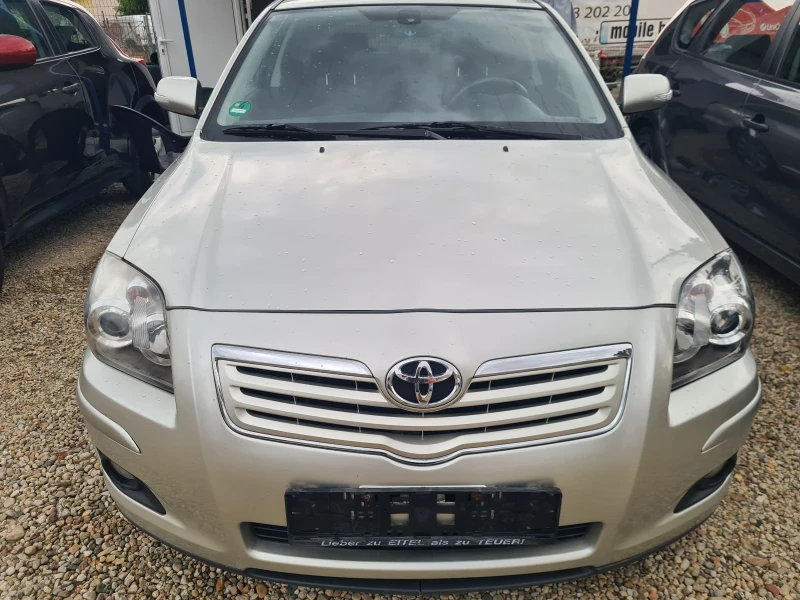 Toyota Avensis 1, 8 FACELIFT с газ, снимка 3 - Автомобили и джипове - 46951093