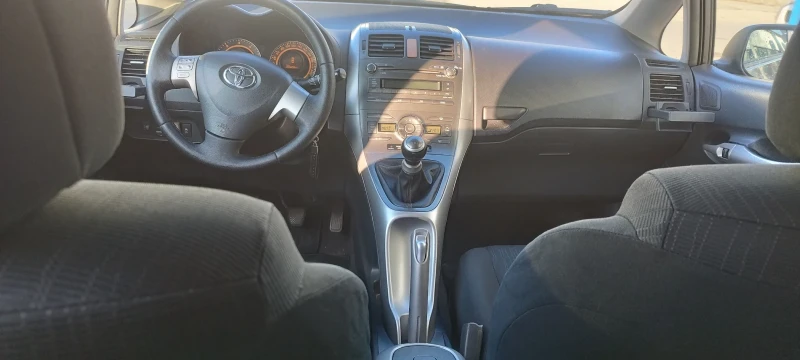 Toyota Auris, снимка 13 - Автомобили и джипове - 49043902