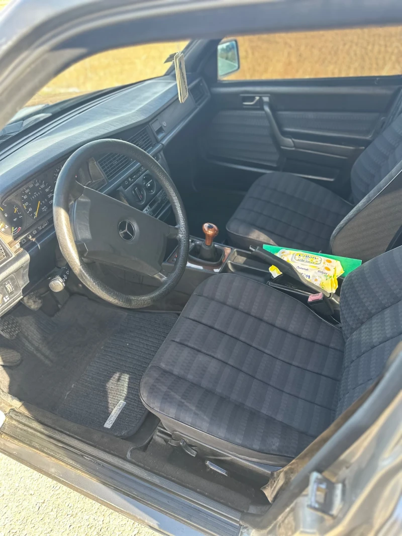 Mercedes-Benz 190 I, снимка 8 - Автомобили и джипове - 52650384