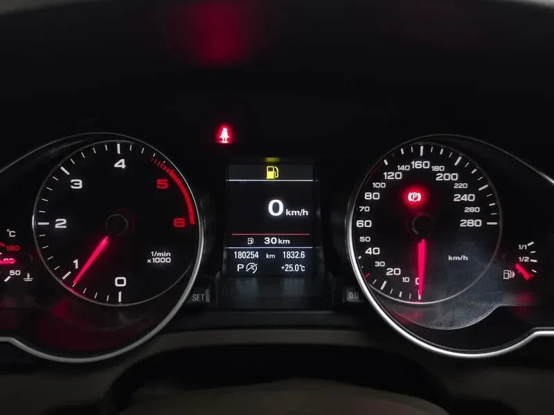 Audi A5 2.0 TDI Quattro, снимка 8 - Автомобили и джипове - 55032376