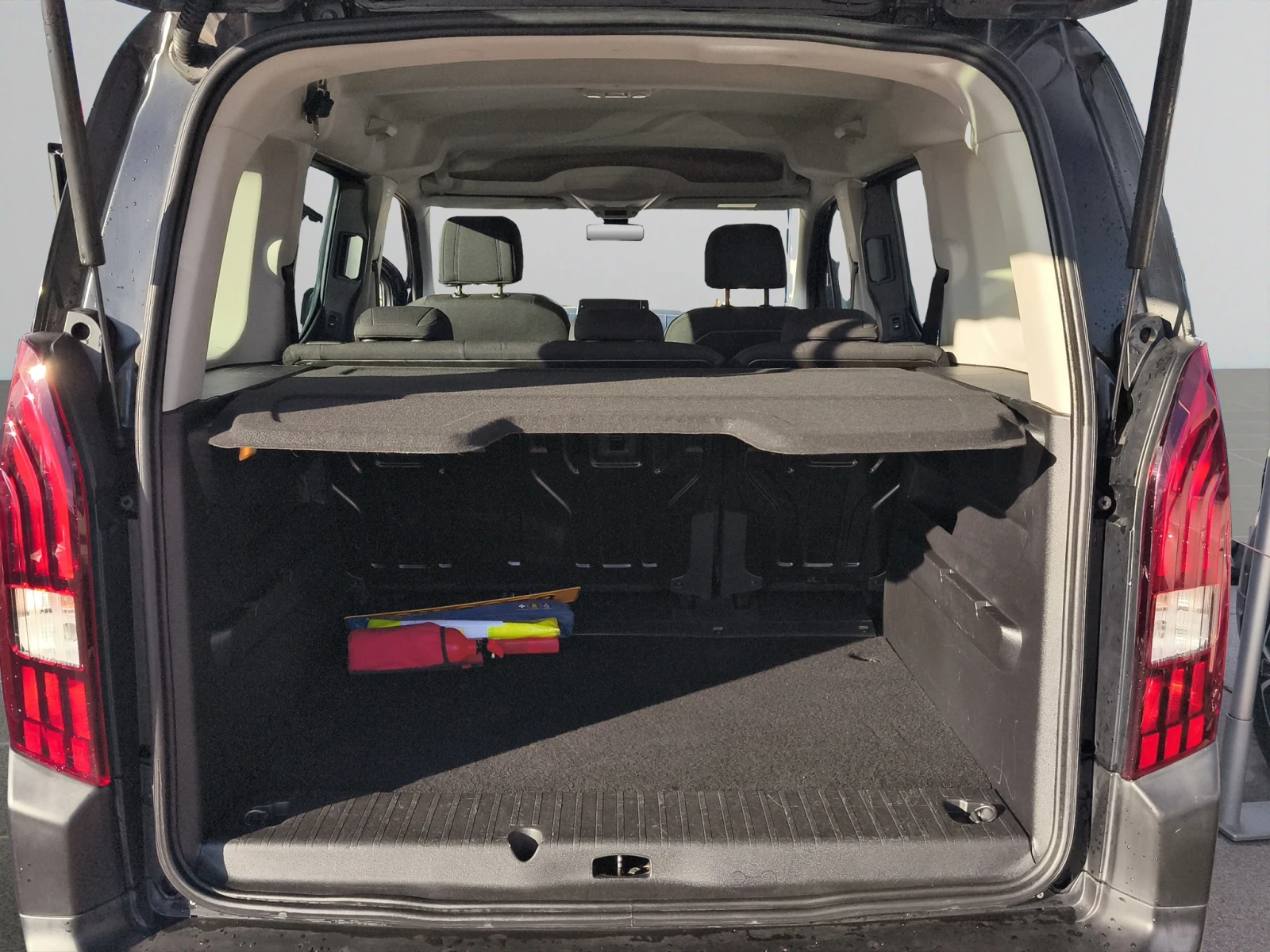 Peugeot Rifter Standard ALLURE 1.5 BlueHDI 130 EAT8 E6 // 2001R23 | Mobile.bg � ����������� 14