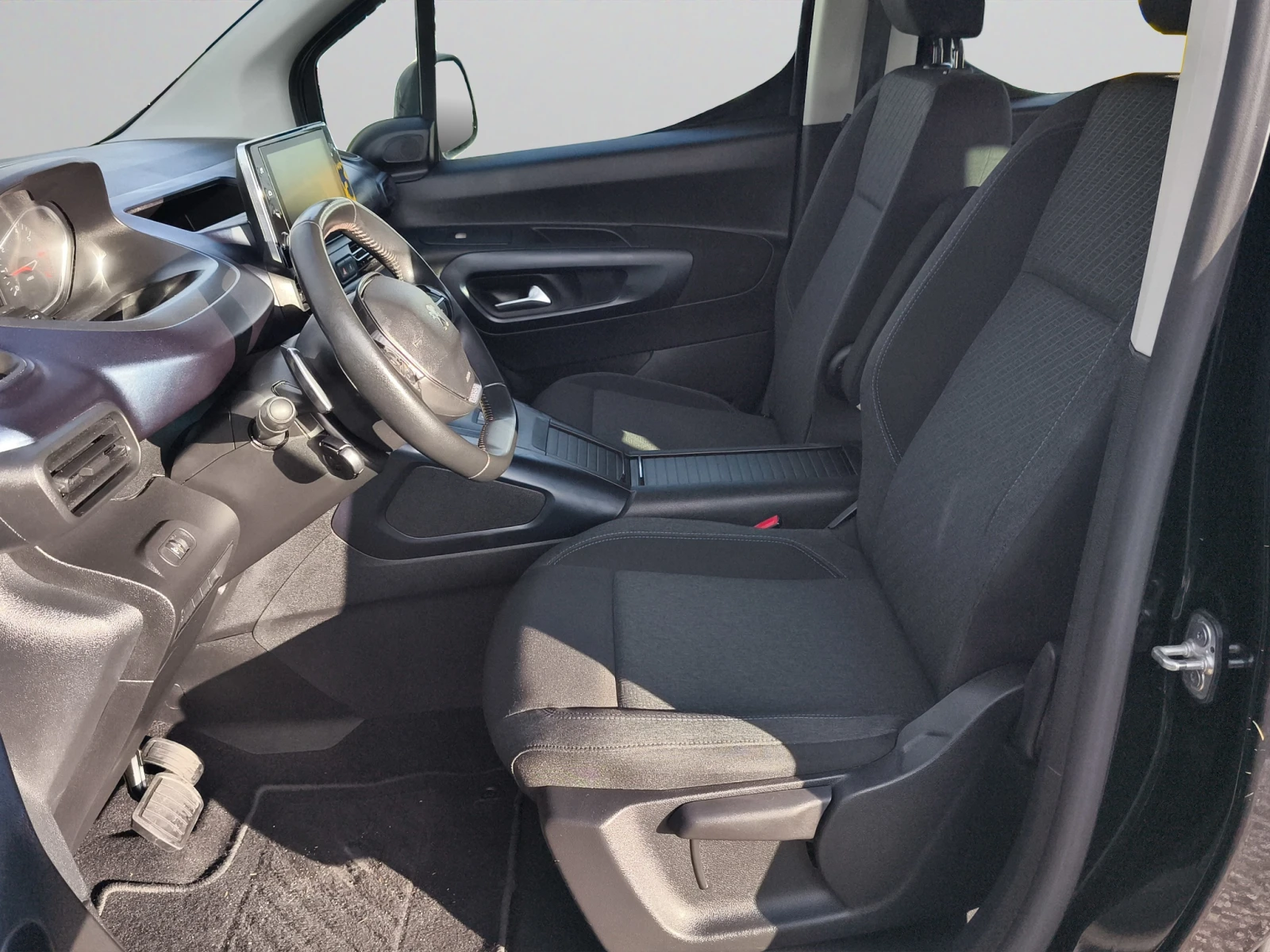 Peugeot Rifter Standard ALLURE 1.5 BlueHDI 130 EAT8 E6 // 2001R23 | Mobile.bg � ����������� 11