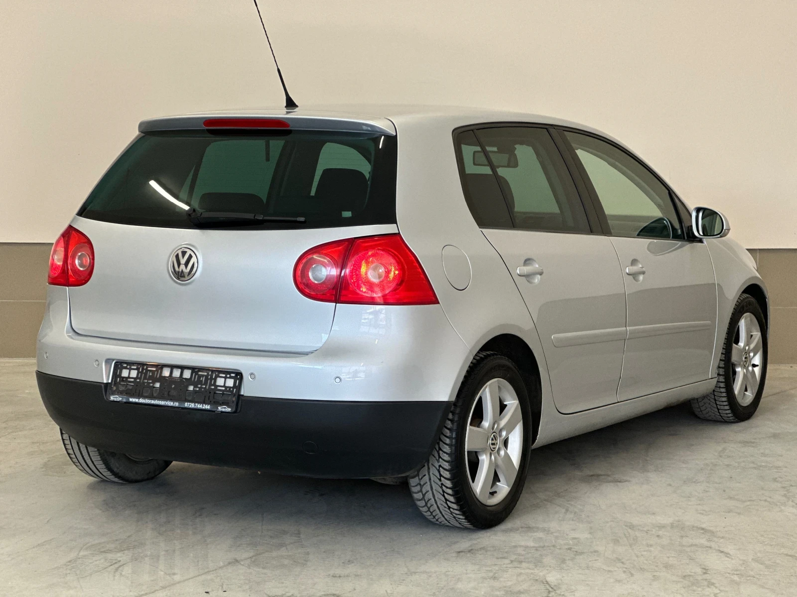 VW Golf 1.9Tdi/Facelift/КАТО НОВ/ПОДГРЕВИ/Full/Климатроник, снимка 8 - Автомобили и джипове - 53712605