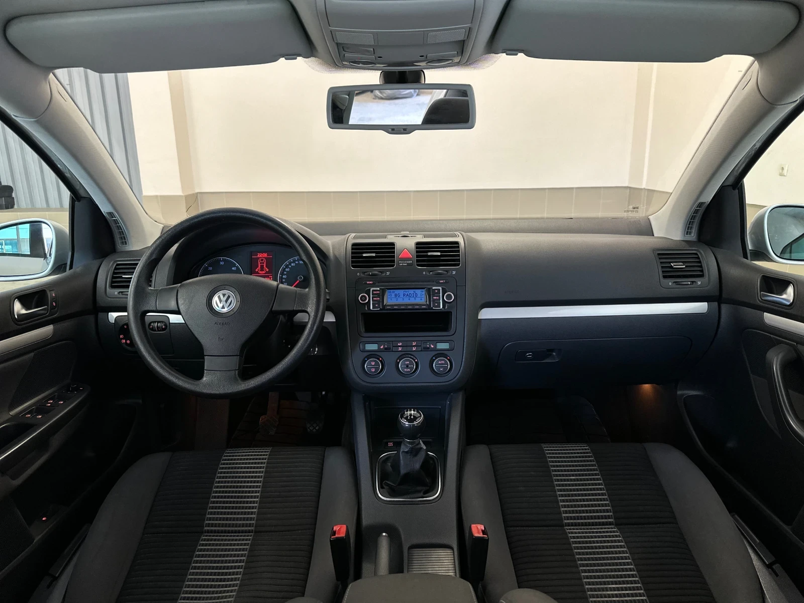 VW Golf 1.9Tdi/Facelift/КАТО НОВ/ПОДГРЕВИ/Full/Климатроник, снимка 11 - Автомобили и джипове - 53712605