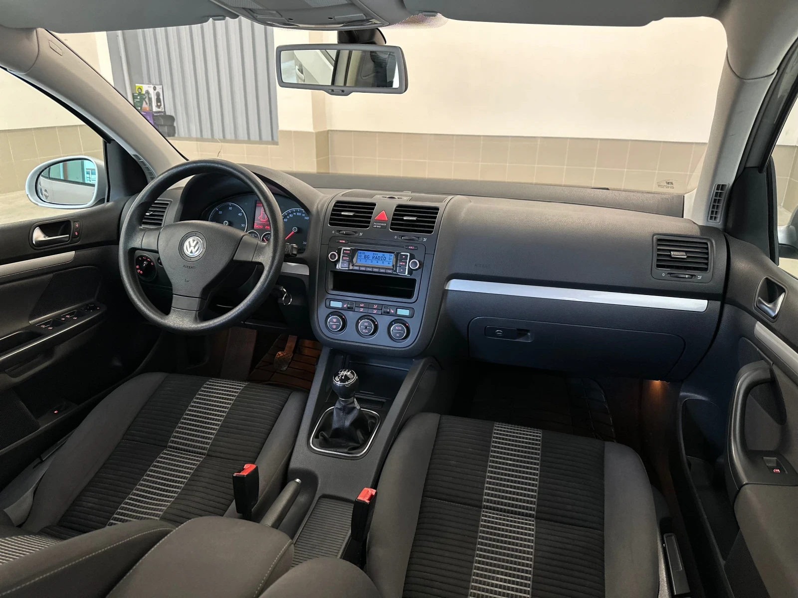 VW Golf 1.9Tdi/Facelift/КАТО НОВ/ПОДГРЕВИ/Full/Климатроник, снимка 13 - Автомобили и джипове - 53712605