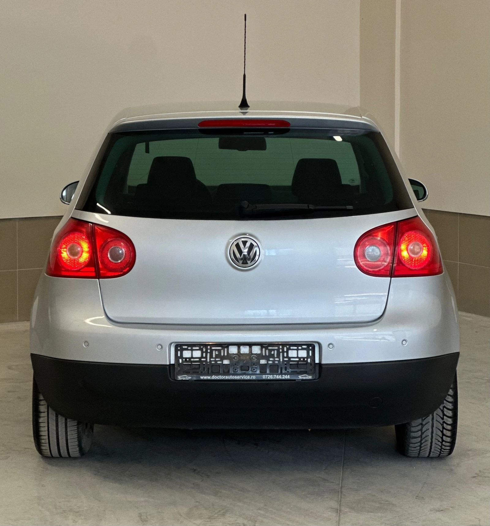 VW Golf 1.9Tdi/Facelift/КАТО НОВ/ПОДГРЕВИ/Full/Климатроник, снимка 10 - Автомобили и джипове - 53712605