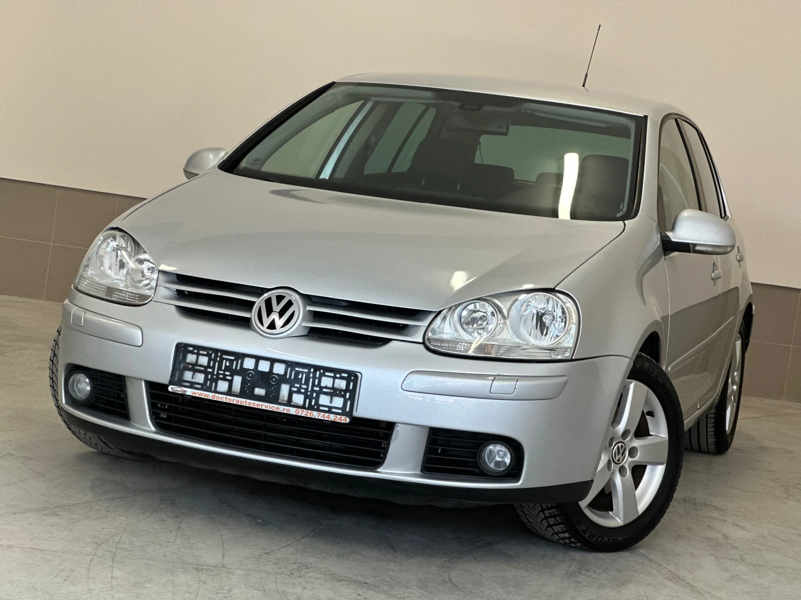 VW Golf 1.9Tdi/Facelift/КАТО НОВ/ПОДГРЕВИ/Full/Климатроник, снимка 5 - Автомобили и джипове - 53712605