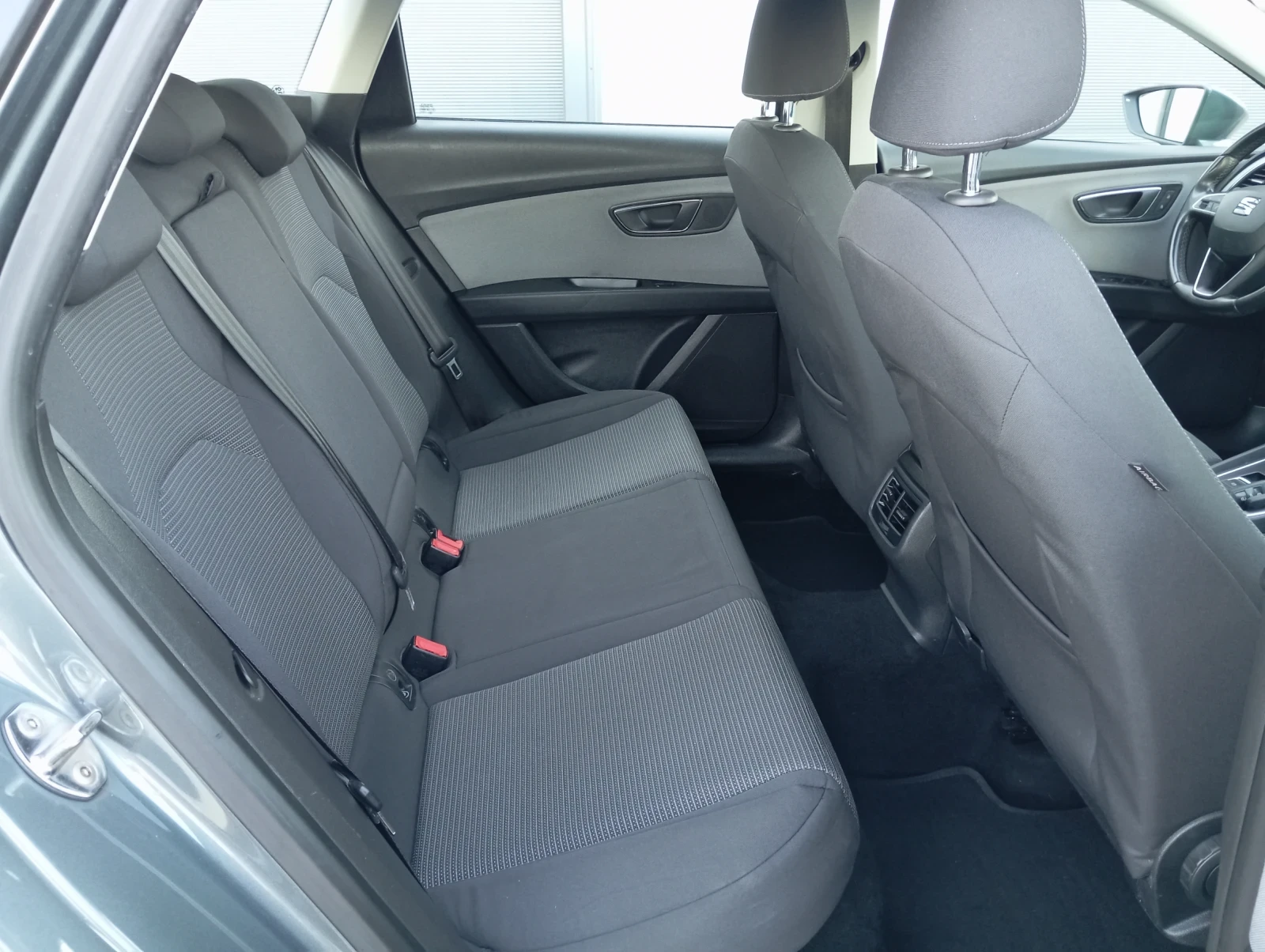 Seat Leon ЛИЗИНГ , снимка 11 - Автомобили и джипове - 53802251