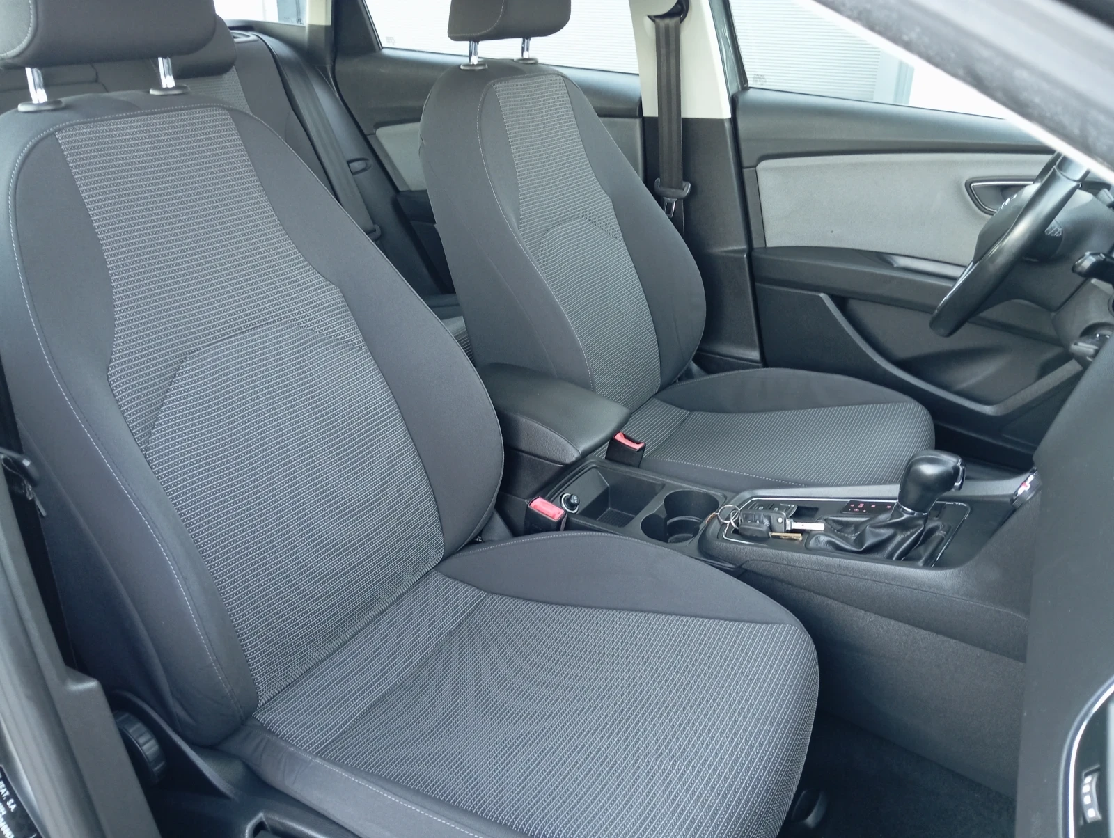 Seat Leon ЛИЗИНГ , снимка 10 - Автомобили и джипове - 53802251