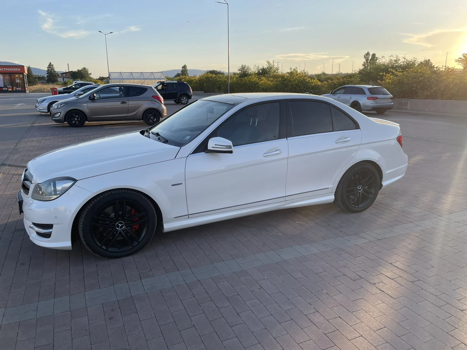 Mercedes-Benz C 350, снимка 3 - Автомобили и джипове - 54170588