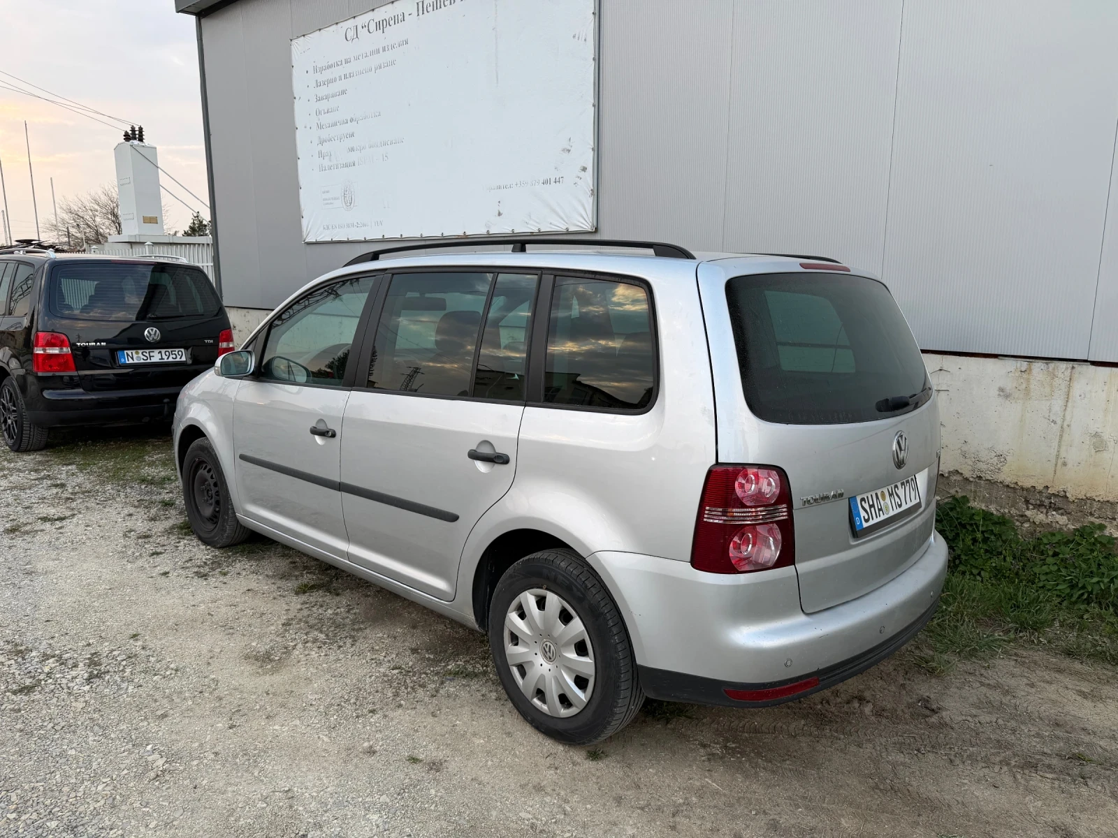 VW Touran 7 местен 1.9, снимка 3 - Автомобили и джипове - 54197658