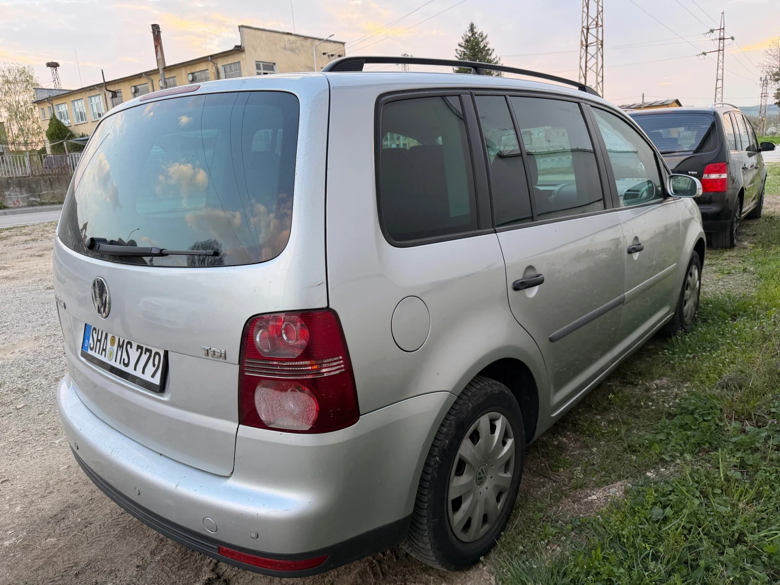 VW Touran 7 местен 1.9, снимка 6 - Автомобили и джипове - 54197658
