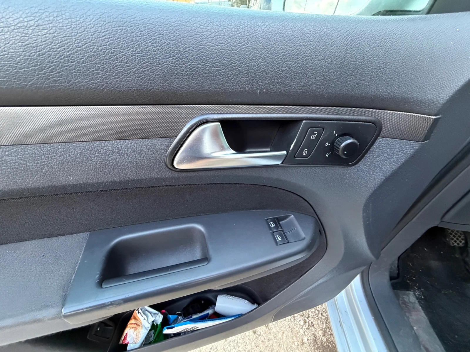 VW Touran 7 местен 1.9, снимка 11 - Автомобили и джипове - 54197658