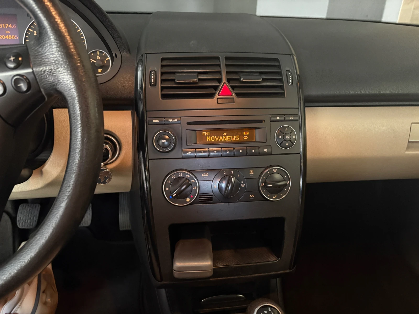 Mercedes-Benz A 150 Facelift, снимка 11 - Автомобили и джипове - 55191975