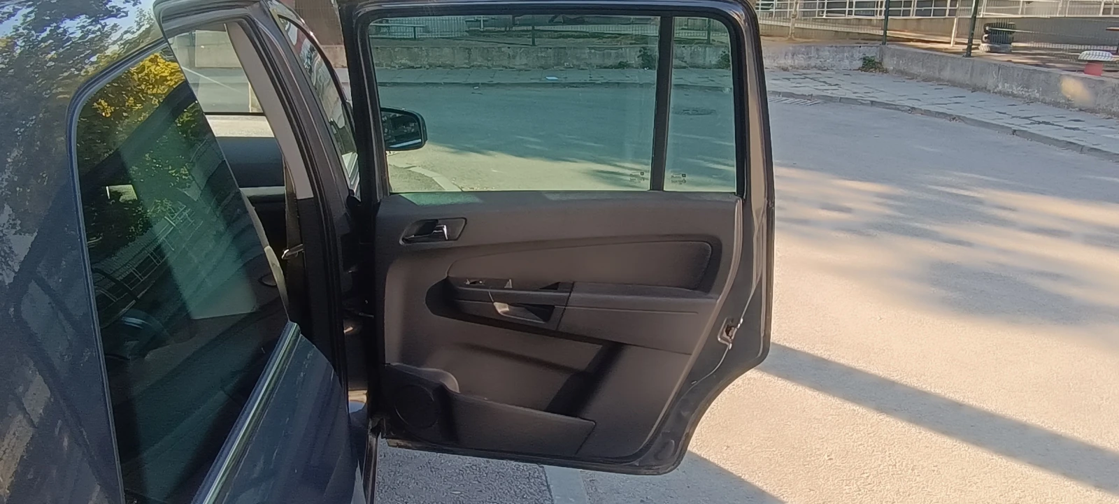 Opel Zafira, снимка 4 - Автомобили и джипове - 56015249