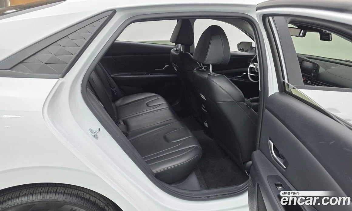 Hyundai Elantra 1.6 Smart, снимка 12 - Автомобили и джипове - 56155898