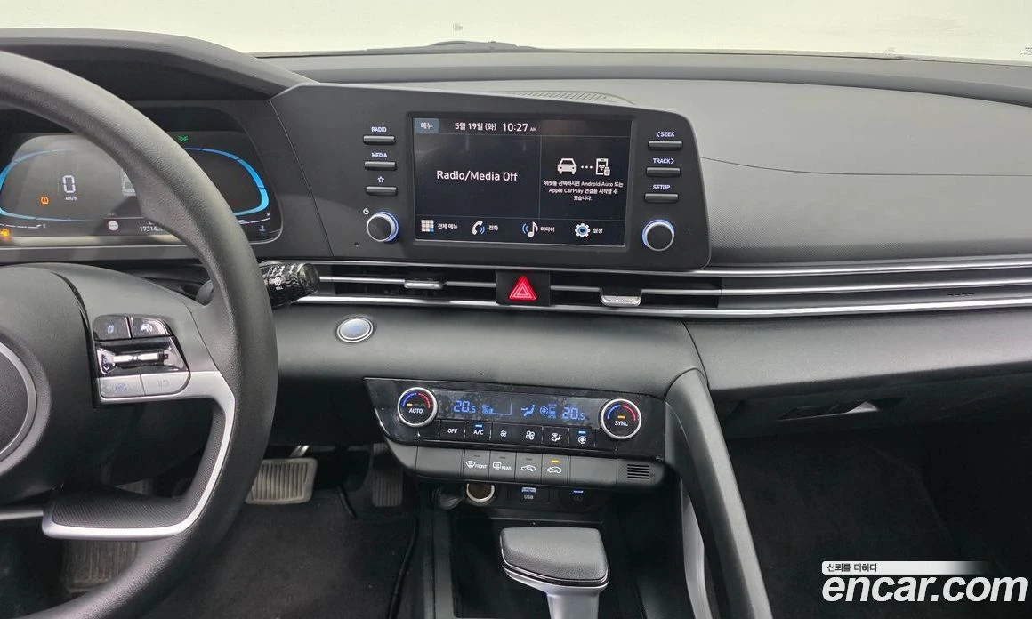 Hyundai Elantra 1.6 Smart, снимка 14 - Автомобили и джипове - 56155898