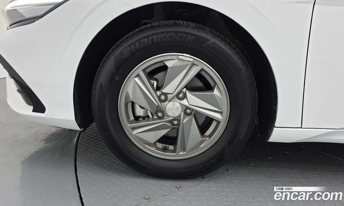 Hyundai Elantra 1.6 Smart, снимка 5 - Автомобили и джипове - 56155898