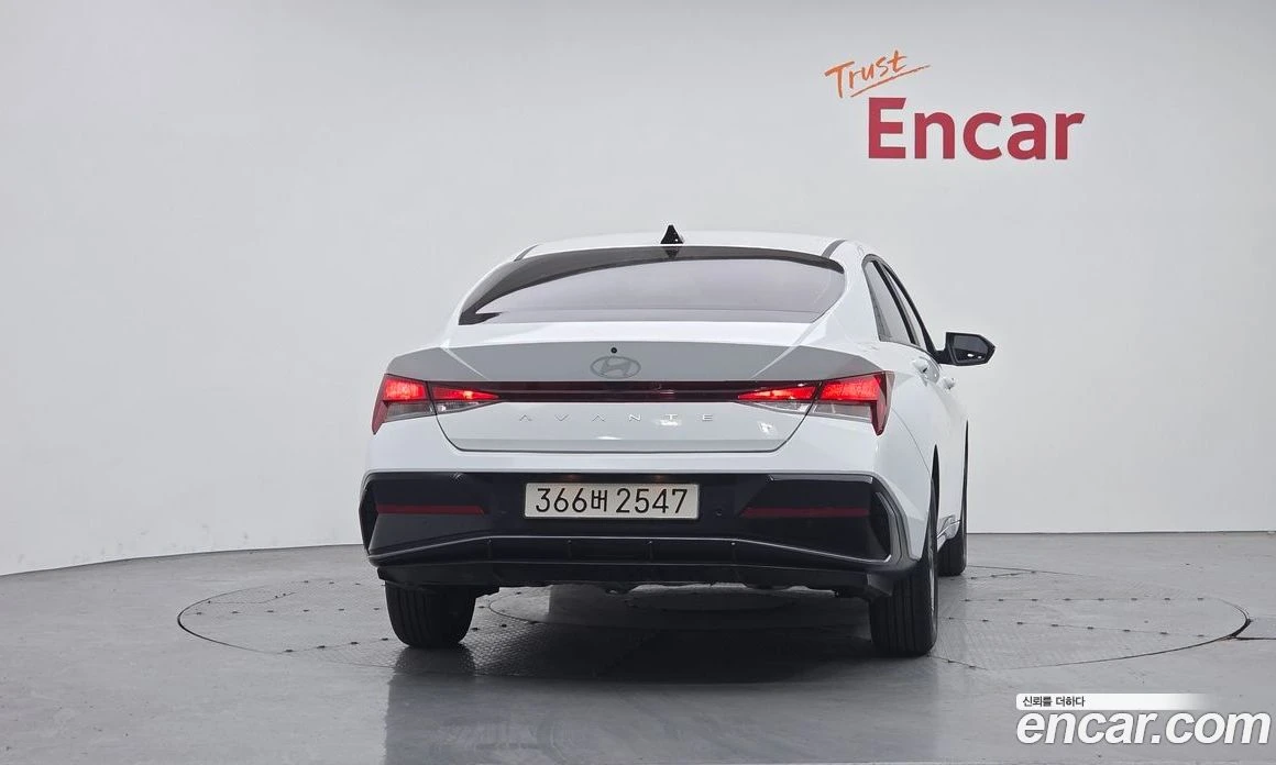 Hyundai Elantra 1.6 Smart, снимка 4 - Автомобили и джипове - 56155898