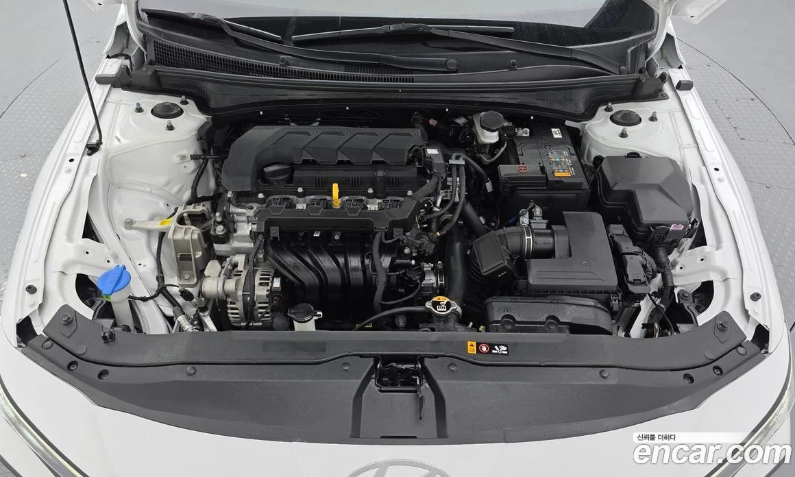 Hyundai Elantra 1.6 Smart, снимка 6 - Автомобили и джипове - 56155898