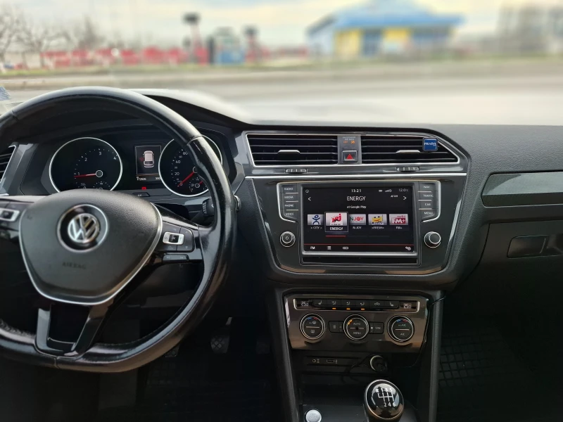 VW Tiguan 2, 0TDI  R line , снимка 10 - Автомобили и джипове - 53395123