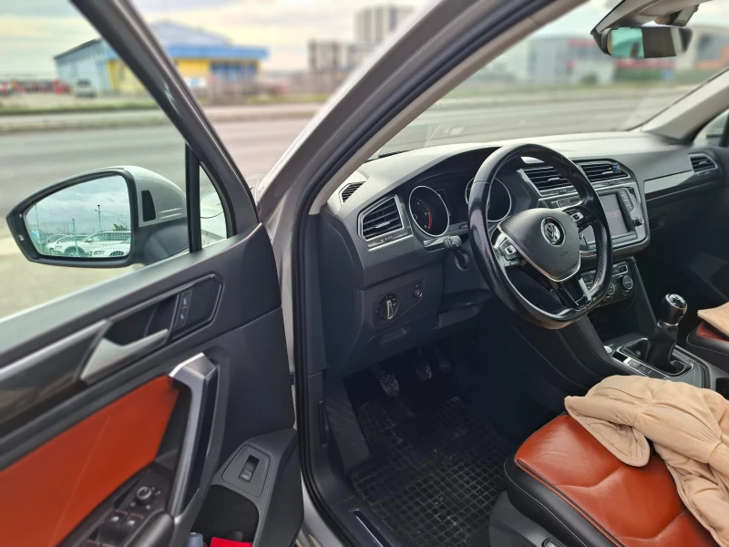 VW Tiguan 2, 0TDI  R line , снимка 8 - Автомобили и джипове - 53395123