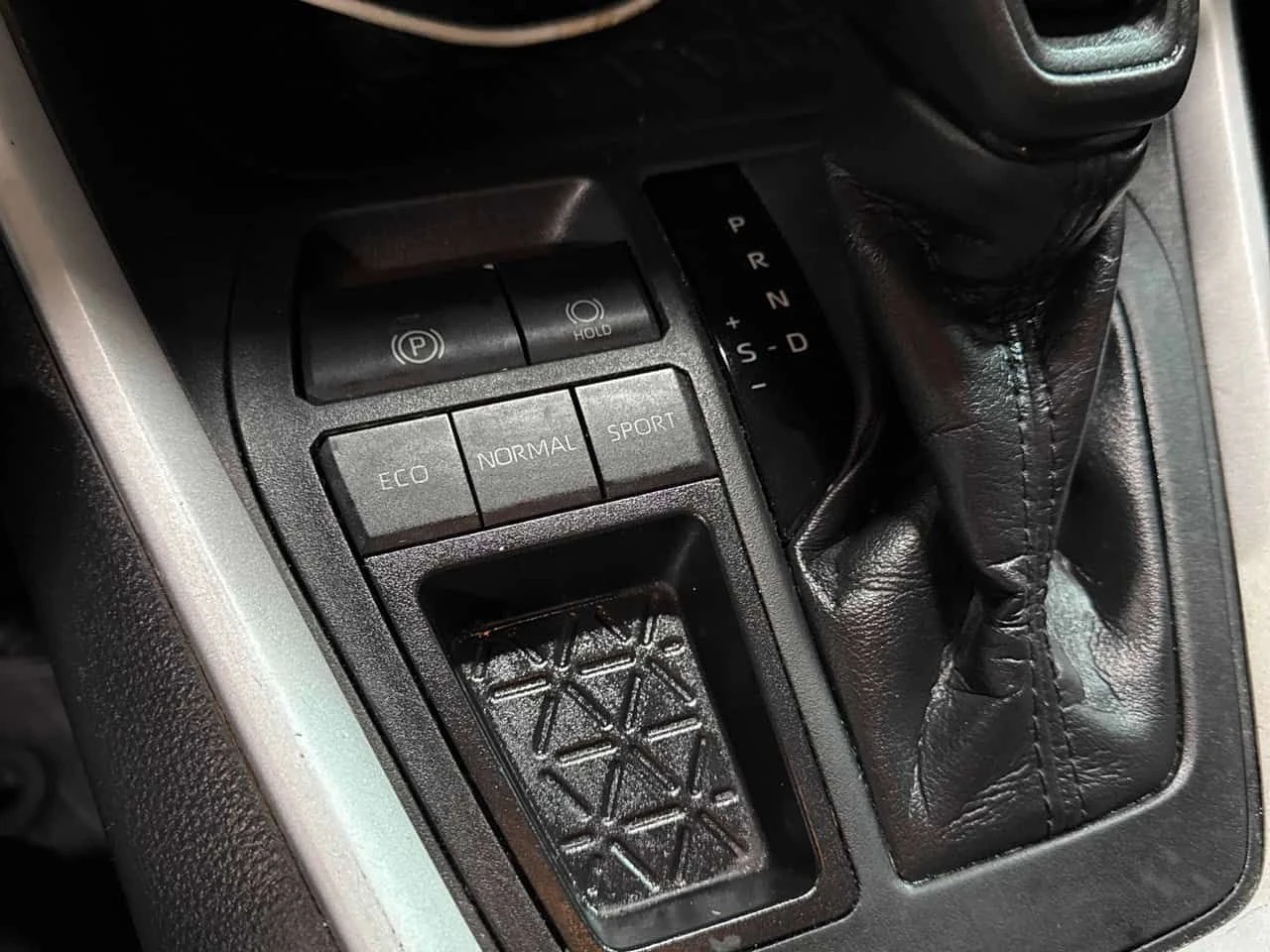 Toyota Rav4 * LE * CARFAX * ЦЕНА ДО БГ, снимка 12 - Автомобили и джипове - 54251576