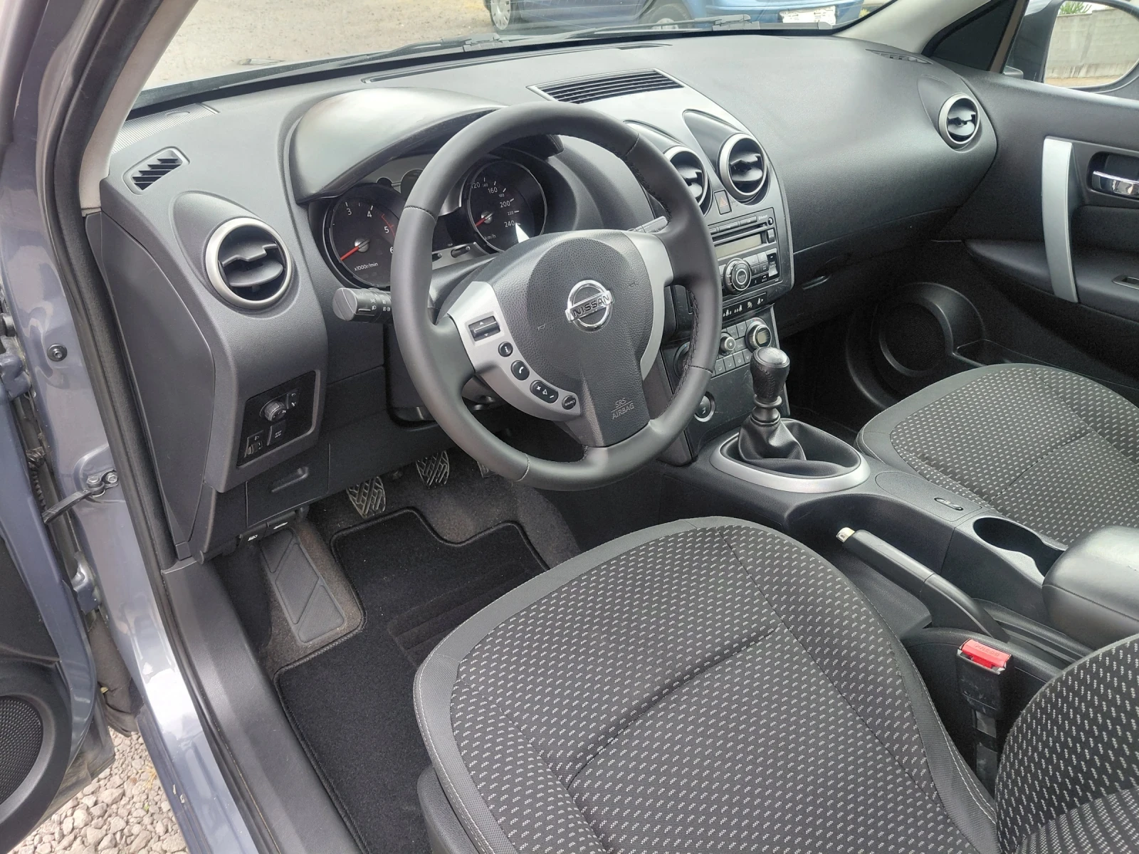 Nissan Qashqai 1.5dci /НОВ ВНОС, снимка 10 - Автомобили и джипове - 54489531