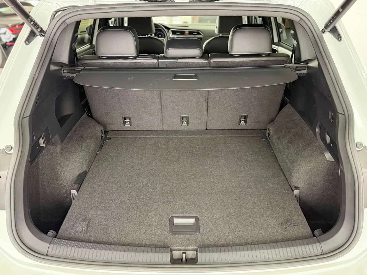 VW Tiguan * Highline R Line 4MOTION * CARFAX * ОПЦИЯ ЗА ФИНА, снимка 12 - Автомобили и джипове - 55254915