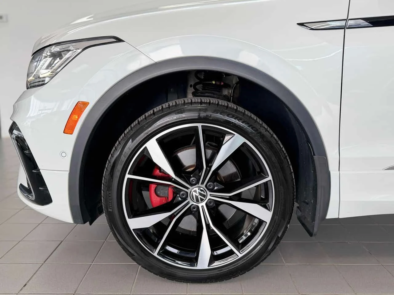 VW Tiguan * Highline R Line 4MOTION * CARFAX * ОПЦИЯ ЗА ФИНА, снимка 7 - Автомобили и джипове - 55254915