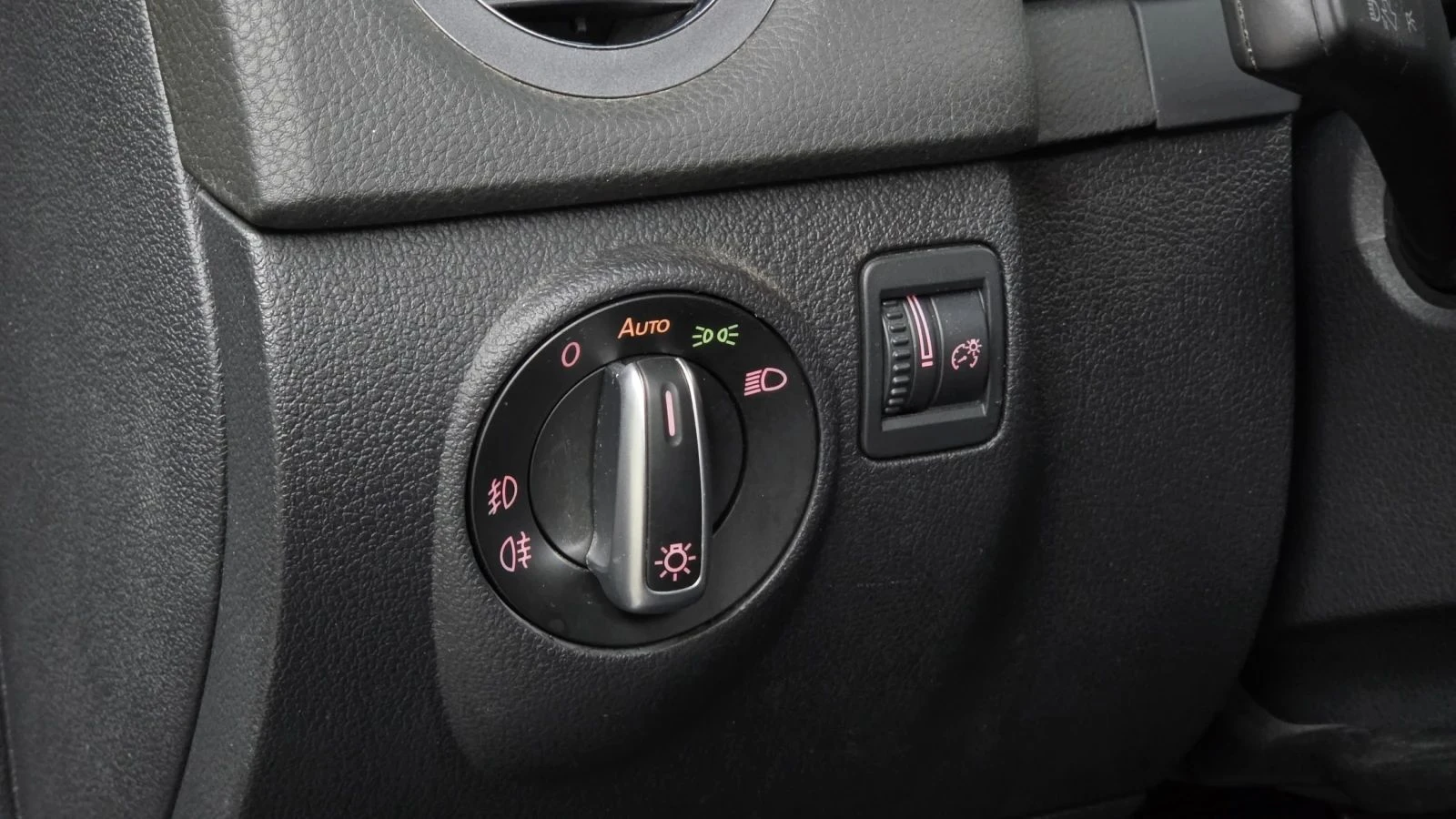 VW Tiguan, снимка 15 - Автомобили и джипове - 56689685