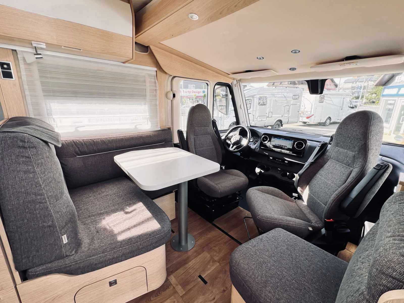 Кемпер HYMER / ERIBA BМC I  680, 5 местен 3500 kg. ALKO КЛИМА SAT TV,  - изображение 7