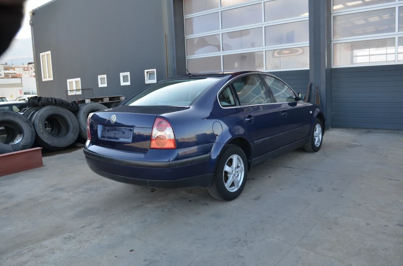 VW Passat 1.6, снимка 12 - Автомобили и джипове - 49561166