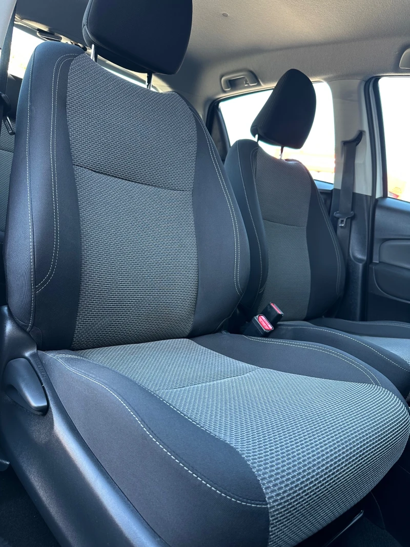 Toyota Yaris 1.5 I HYBRID, снимка 14 - Автомобили и джипове - 51525789