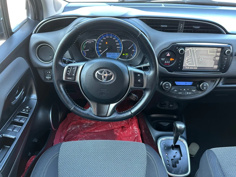 Toyota Yaris 1.5 I HYBRID, снимка 10 - Автомобили и джипове - 51525789