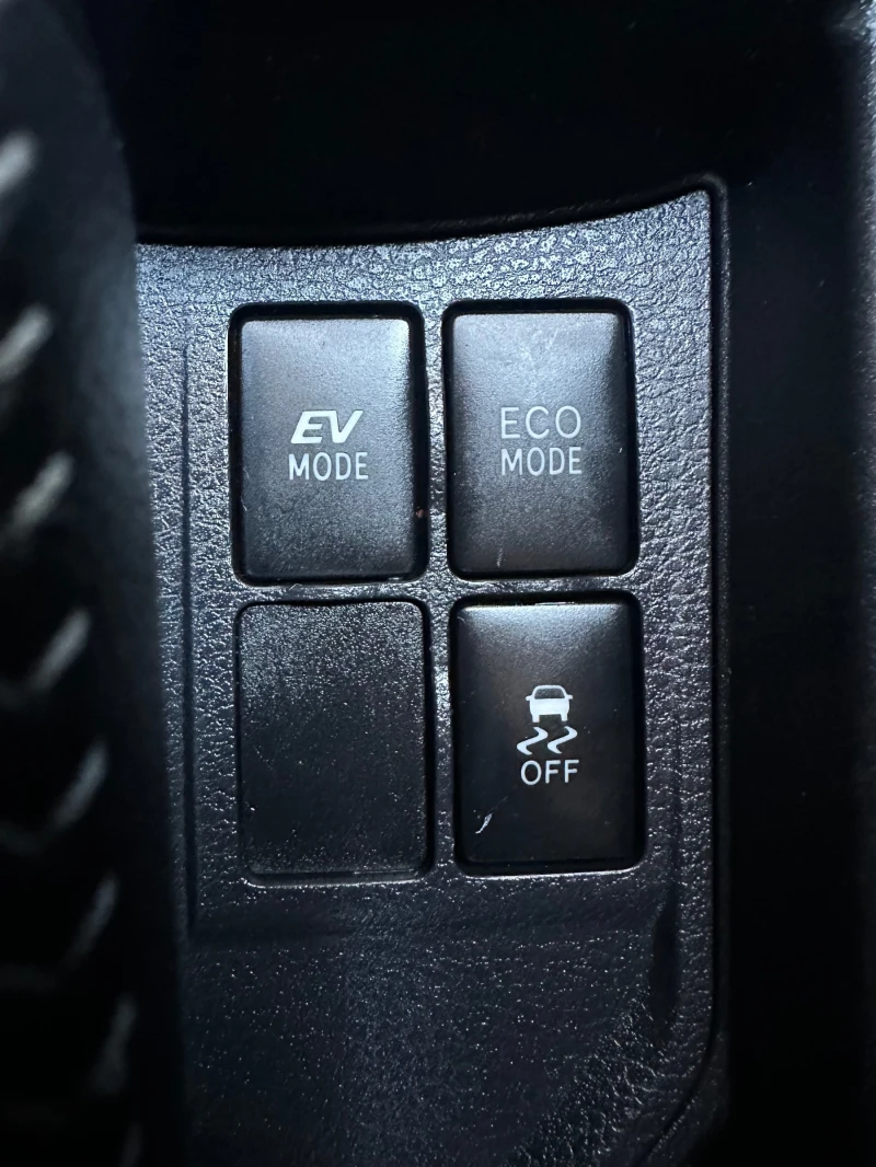 Toyota Yaris 1.5 I HYBRID, снимка 11 - Автомобили и джипове - 51525789